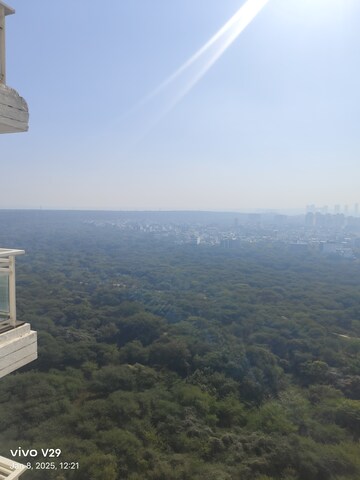 Master Bedroom in 4 BHK Apartment at DLF Park Place, Sector 54 – for Rent