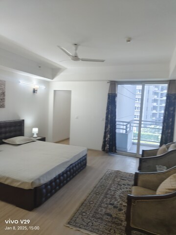 Living Room in 4 BHK Apartment at DLF The Belaire, Sector 54 – for Rent