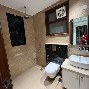 Team Area in 3 BHK Builder Floor at Green Wood City, Sector 45 – for Rent