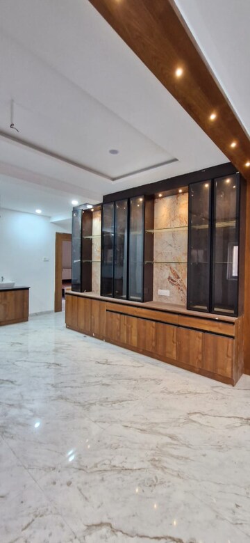 Room in 3 BHK Builder Floor at Kondapur – for Rent