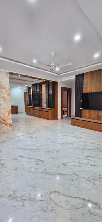 Room in 3 BHK Builder Floor at Kondapur – for Rent