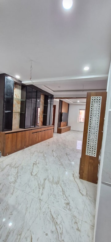 Bedroom in 3 BHK Builder Floor at Kondapur – for Rent