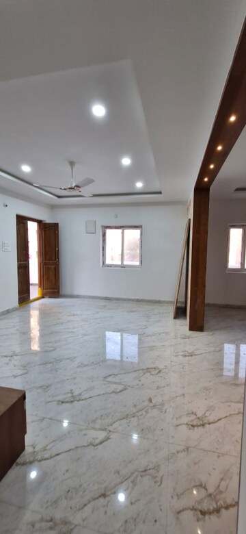 Room in 3 BHK Builder Floor at Kondapur – for Rent
