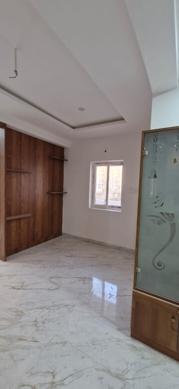 Room in 3 BHK Builder Floor at Kondapur – for Rent
