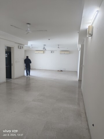 Room in 4 BHK Apartment at DLF The Belaire, Sector 54 – for Rent