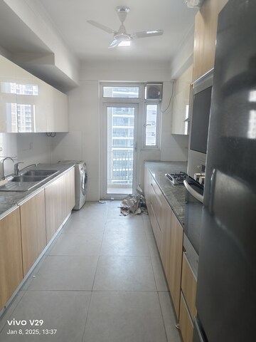 Building Lobby in 4 BHK Apartment at DLF The Belaire, Sector 54 – for Rent