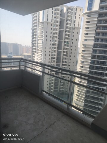 Balcony in 4 BHK Apartment at DLF The Belaire, Sector 54 – for Rent