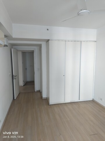 Building Lobby in 4 BHK Apartment at DLF The Belaire, Sector 54 – for Rent