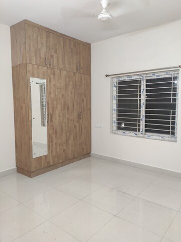 Room in 2 BHK Builder Floor at Kondapur – for Rent