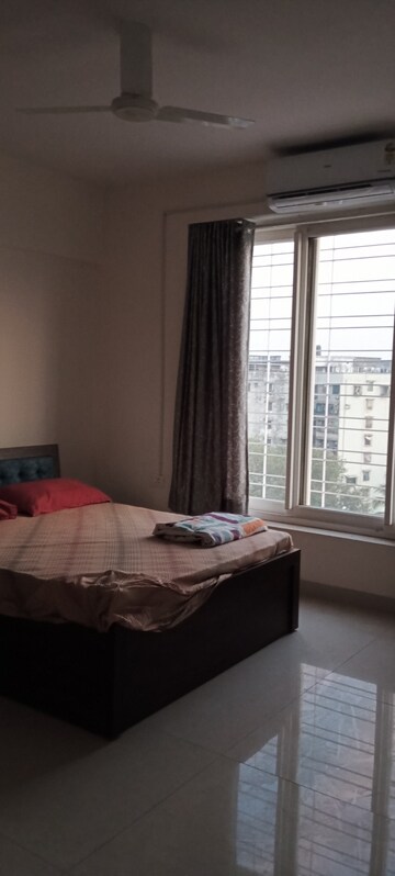 Bedroom in 2 BHK Apartment at Vile Parle West – for Rent