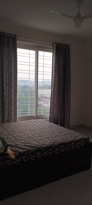 Bedroom in 2 BHK Apartment at Vile Parle West – for Rent