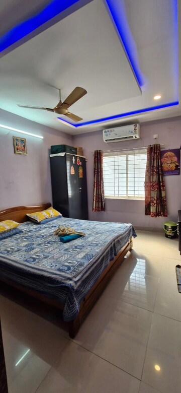 Bedroom in 2 BHK Builder Floor at Kondapur – for Rent