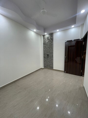 Room in 2 BHK Apartment at Saya Gold Avenue, Vaibhav Khand – for Rent