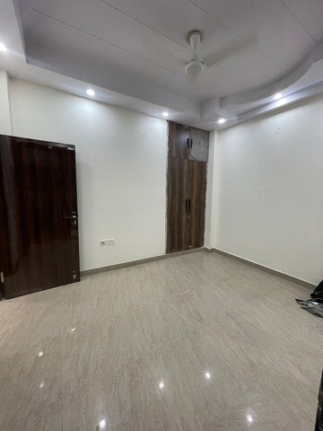 Room in 2 BHK Apartment at Saya Gold Avenue, Vaibhav Khand – for Rent