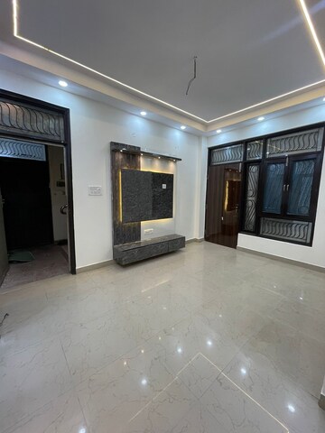 Room in 2 BHK Apartment at Saya Gold Avenue, Vaibhav Khand – for Rent
