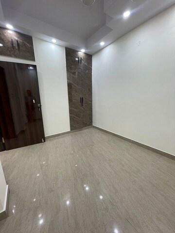 Room in 2 BHK Apartment at Saya Gold Avenue, Vaibhav Khand – for Rent