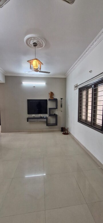 Room in 2 BHK Builder Floor at Kondapur – for Rent