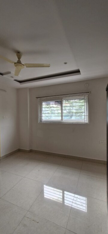 Room in 3 BHK Builder Floor at Kondapur – for Rent