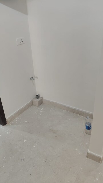 Room in 2 BHK Apartment at K Raheja Ascencio, Chandivali – for Rent