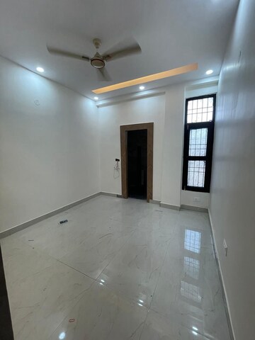 Room in 3 BHK Apartment at Saya Gold Avenue, Vaibhav Khand – for Rent