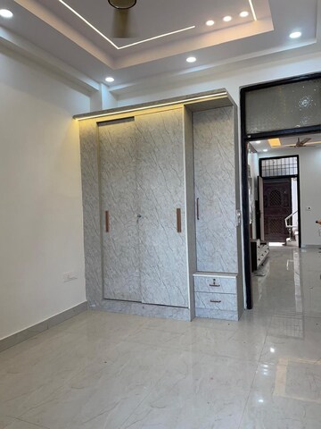 Room in 3 BHK Apartment at Saya Gold Avenue, Vaibhav Khand – for Rent