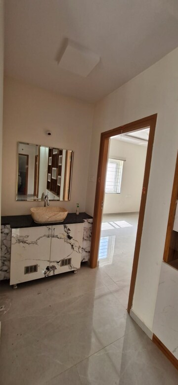 Room in 3 BHK Builder Floor at Kondapur – for Rent