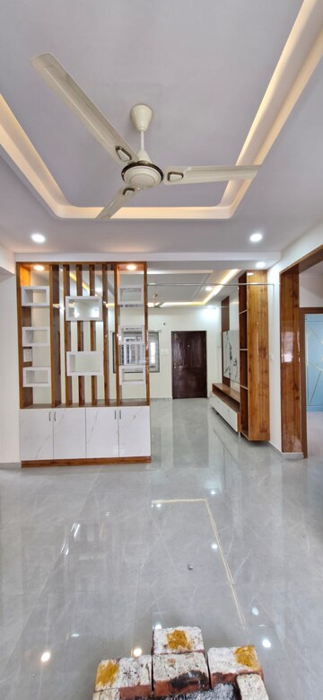 Room in 3 BHK Builder Floor at Kondapur – for Rent