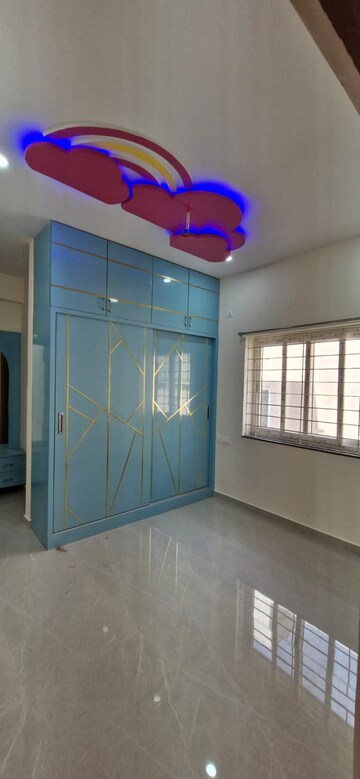 Room in 3 BHK Builder Floor at Kondapur – for Rent