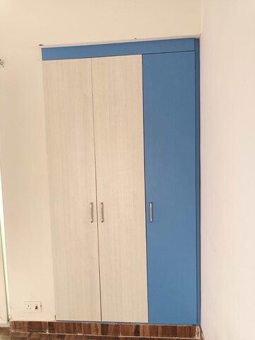 Room in 2.5 BHK Apartment at Himalaya Tanishq Phase II, Raj Nagar Extension – for Rent