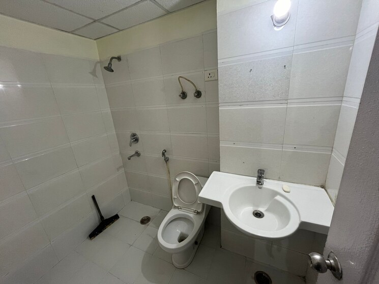 Bathroom, windsor-paradise-2 2 Bedroom 995 Sq.Ft. Apartment In Raj Nagar Extension Ghaziabad 8052471