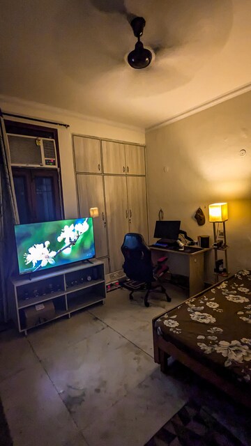 Living Room in 3 BHK Builder Floor at Sector 23 – for Rent