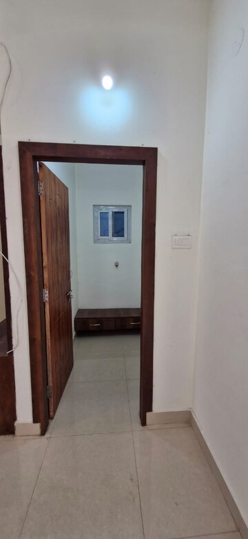 Room in 3 BHK Builder Floor at Kondapur – for Rent