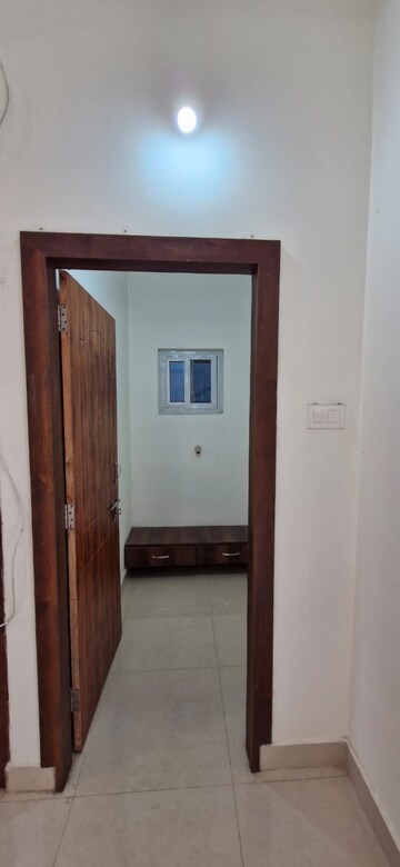 Room in 3 BHK Builder Floor at Kondapur – for Rent