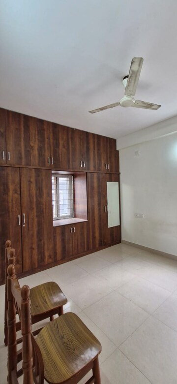 Room in 3 BHK Builder Floor at Kondapur – for Rent