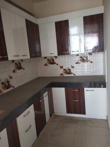 2 BHK Apartment For Rent in Windsor Paradise 2, Raj Nagar Extension