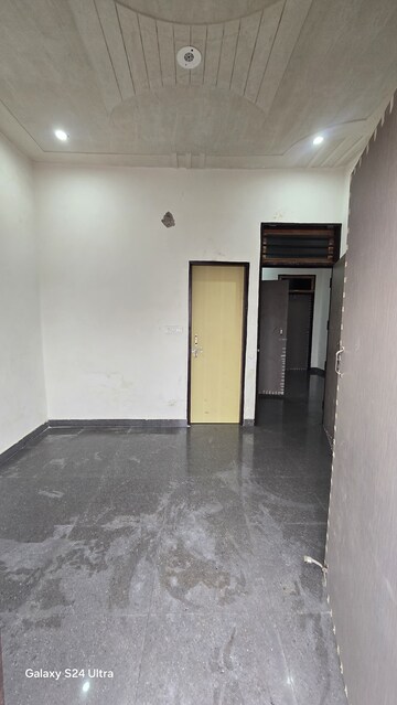 Room in 2 BHK Builder Floor at Maruti Kunj – for Rent