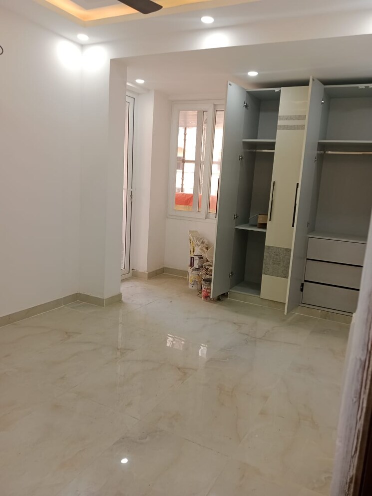 Room, sector 22 dwarka 4 Bedroom 2200 Sq.Ft. Apartment In Sector 22 Dwarka Delhi 8052587