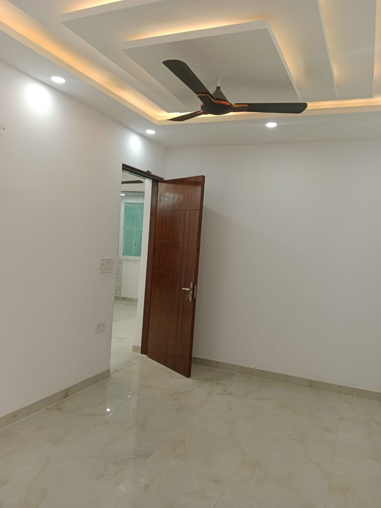 Room, sector 22 dwarka 4 Bedroom 2200 Sq.Ft. Apartment In Sector 22 Dwarka Delhi 8052587