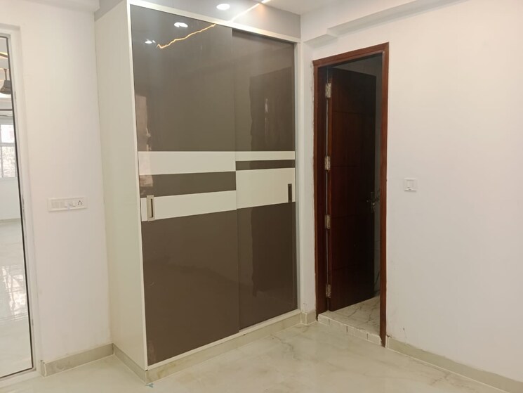 Room, sector 22 dwarka 4 Bedroom 2200 Sq.Ft. Apartment In Sector 22 Dwarka Delhi 8052587