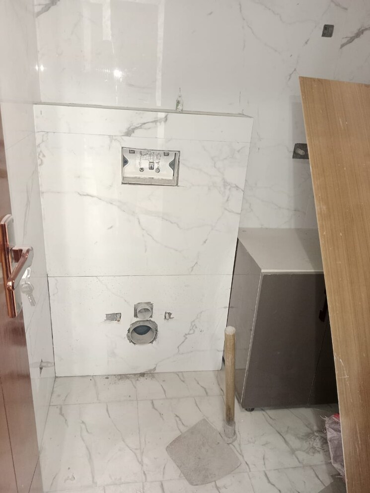 Bathroom, sector 22 dwarka 4 Bedroom 2200 Sq.Ft. Apartment In Sector 22 Dwarka Delhi 8052587