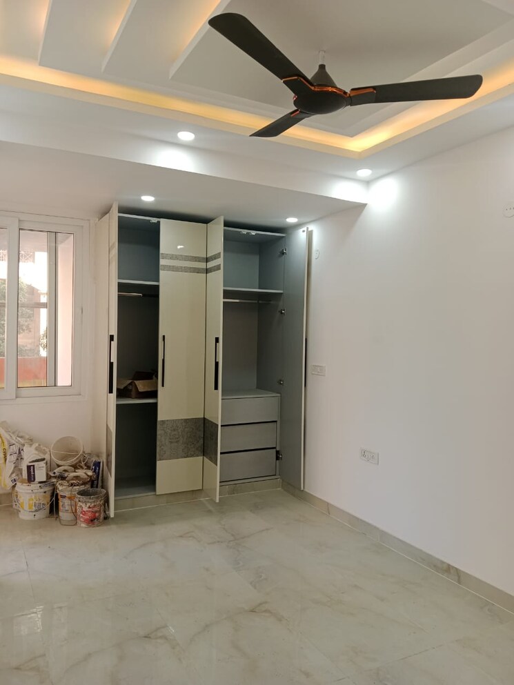 Room, sector 22 dwarka 4 Bedroom 2200 Sq.Ft. Apartment In Sector 22 Dwarka Delhi 8052587