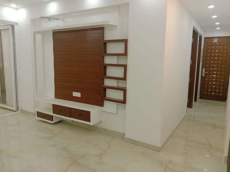 Room, sector 22 dwarka 4 Bedroom 2200 Sq.Ft. Apartment In Sector 22 Dwarka Delhi 8052587