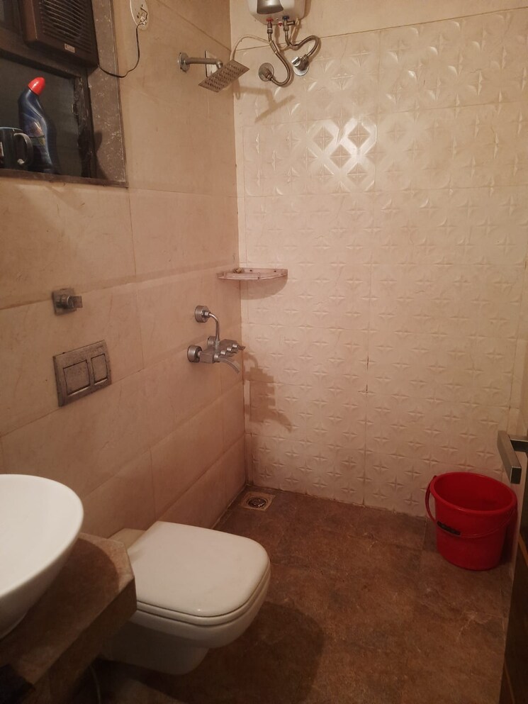 Bathroom, naupada 1 Bedroom 520 Sq.Ft. Apartment In Naupada Thane 8052631