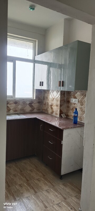 Furnished Amenities in 2.5 BHK Apartment at Amrapali Riverview, Amrapali Leisure Valley – for Rent