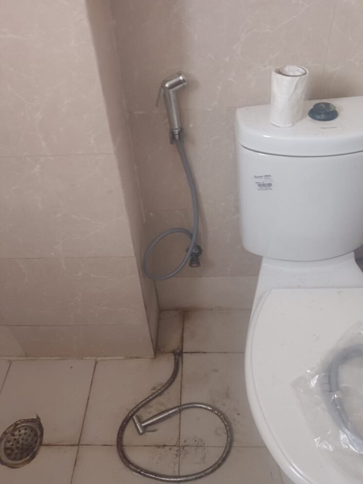 Bathroom, supertech-ecociti 3 Bedroom 1405 Sq.Ft. Apartment In Sector 137 Noida 8052703