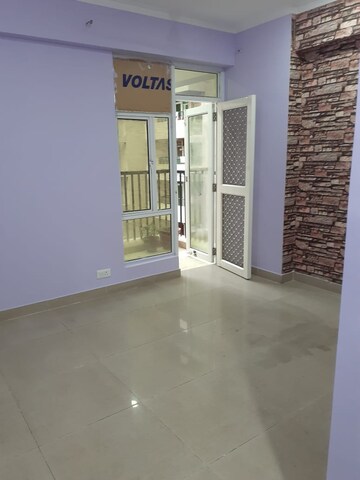 Room in 3 BHK Apartment at Gaur City 2 - 11th Avenue, Sector 16c Greater Noida – for Sale