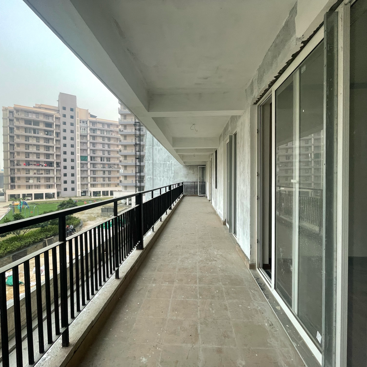 4 BHK + Servant Room,Extra Room Apartment For Sale in Cosmos Express 99