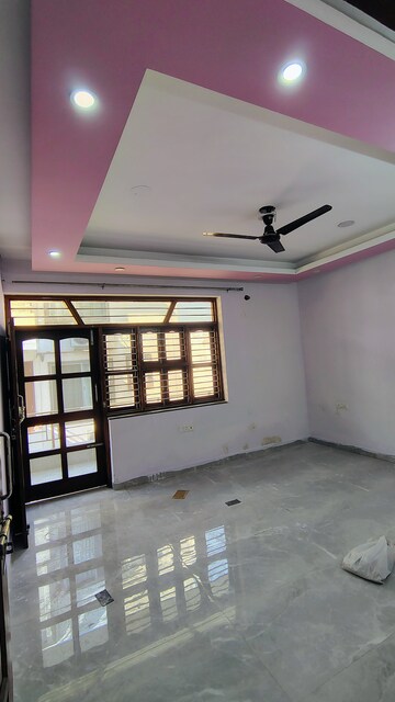 Room in 2 BHK Builder Floor at RWA Residential Society Sector 46, Sector 46 – for Rent