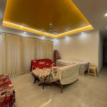 Living Room in 4 BHK Builder Floor at BPTP Amstoria, Sector 102 – for Rent