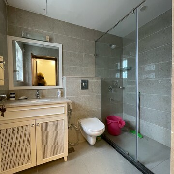 Bathroom in 4 BHK Builder Floor at BPTP Amstoria, Sector 102 – for Rent
